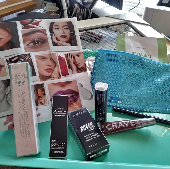 Avon's Beauty pack  (NTW) - Picture 2 of 4